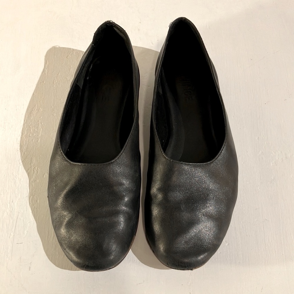 Vince 100% Leather Flats, size 6.5